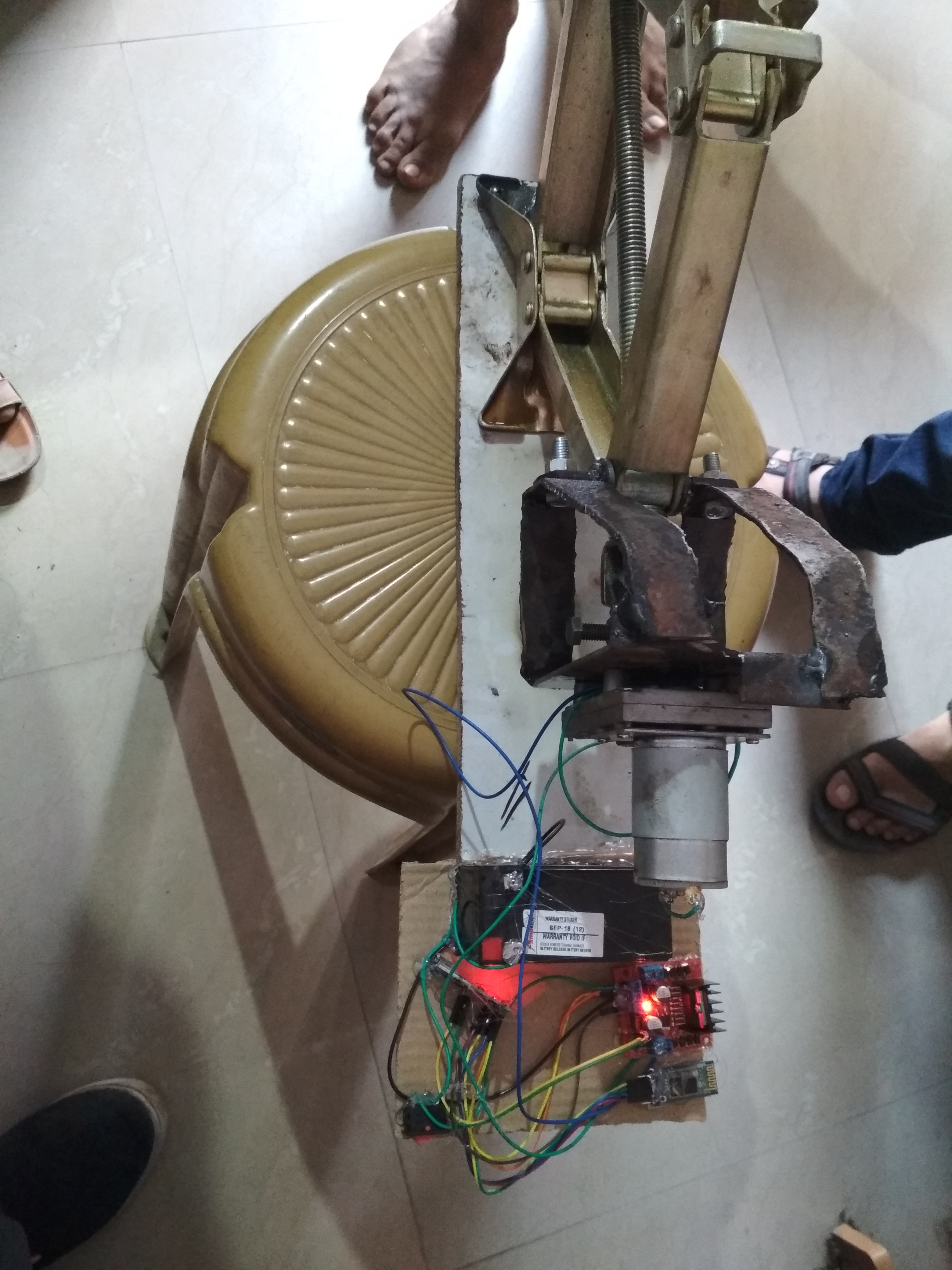 IT Educations Engineering Project Maker in Nagpur - Mobile Control App Auto Car Jack1